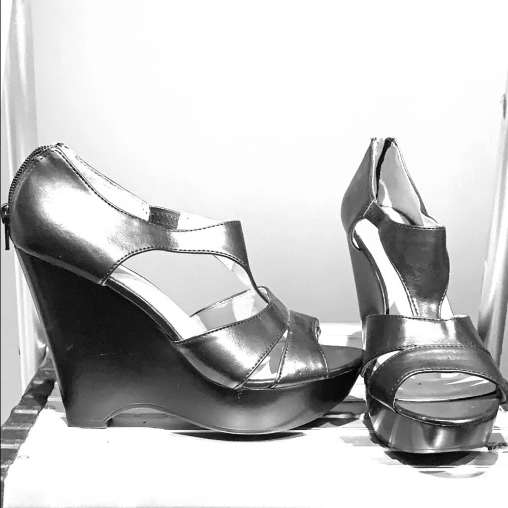 Wedge heels